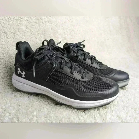NWOT UNDER  ARMOUR Women Baseball shoes size 7 Microtips - Picture 1 of 8